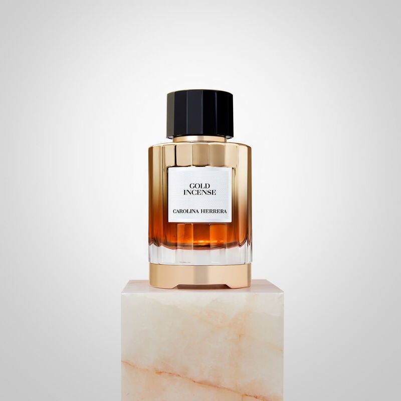 كارولينا هيريرا عطر غولد إنسنس