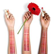 faces kisskiss shine bloom lipstick