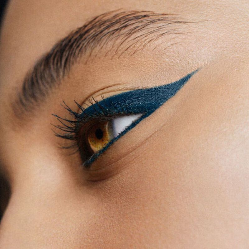 ميك اب فور ايفر قلم تحديد العيون أكوا ريزيست كولور