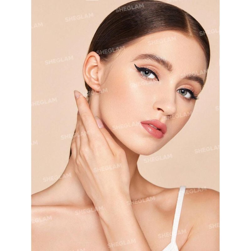 شيجلام آيلاينر سائل أسود مضاد للماء