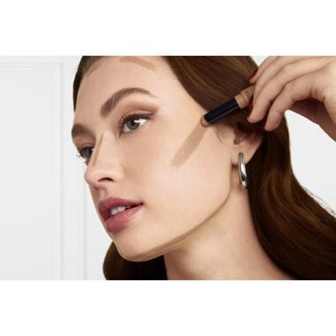 faces كونتور للوجه بلون فاتح
