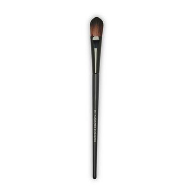 faces concealer and uplighter brush